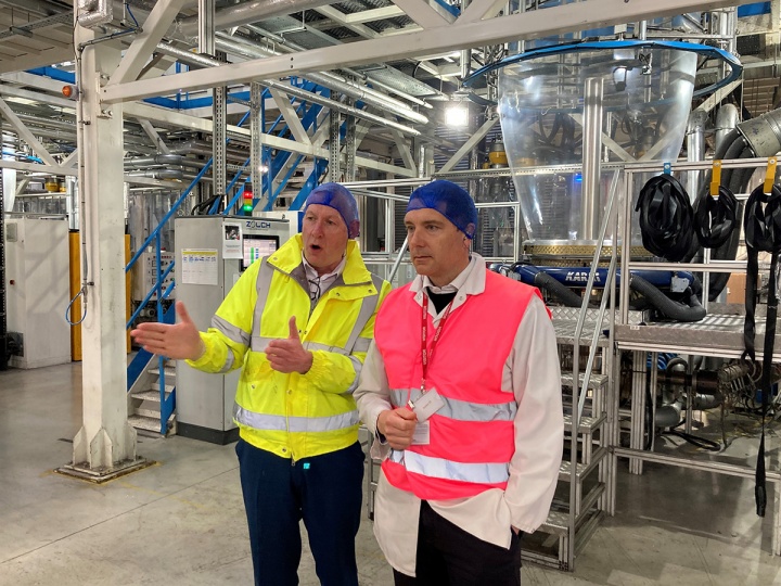 Edward Timpson CBE MP visits Coveris Winsford to learn more about the future of sustainable packaging films